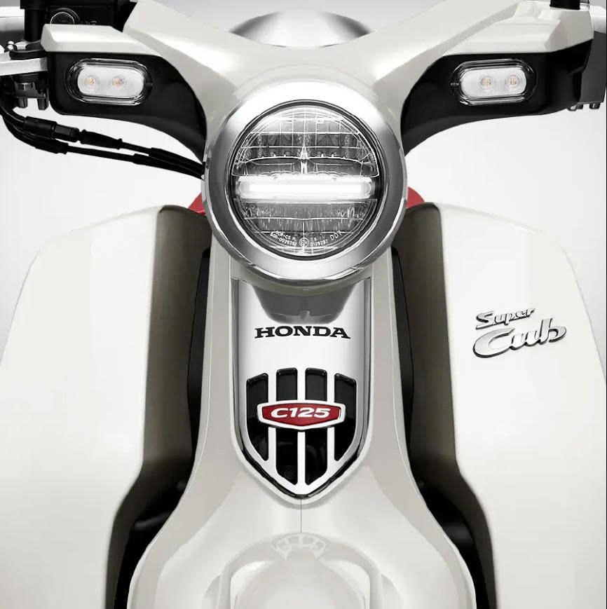 Honda Super Cub 125 Custom Edition Thái Lan 2025 màu trắng tại Đồng Tháp