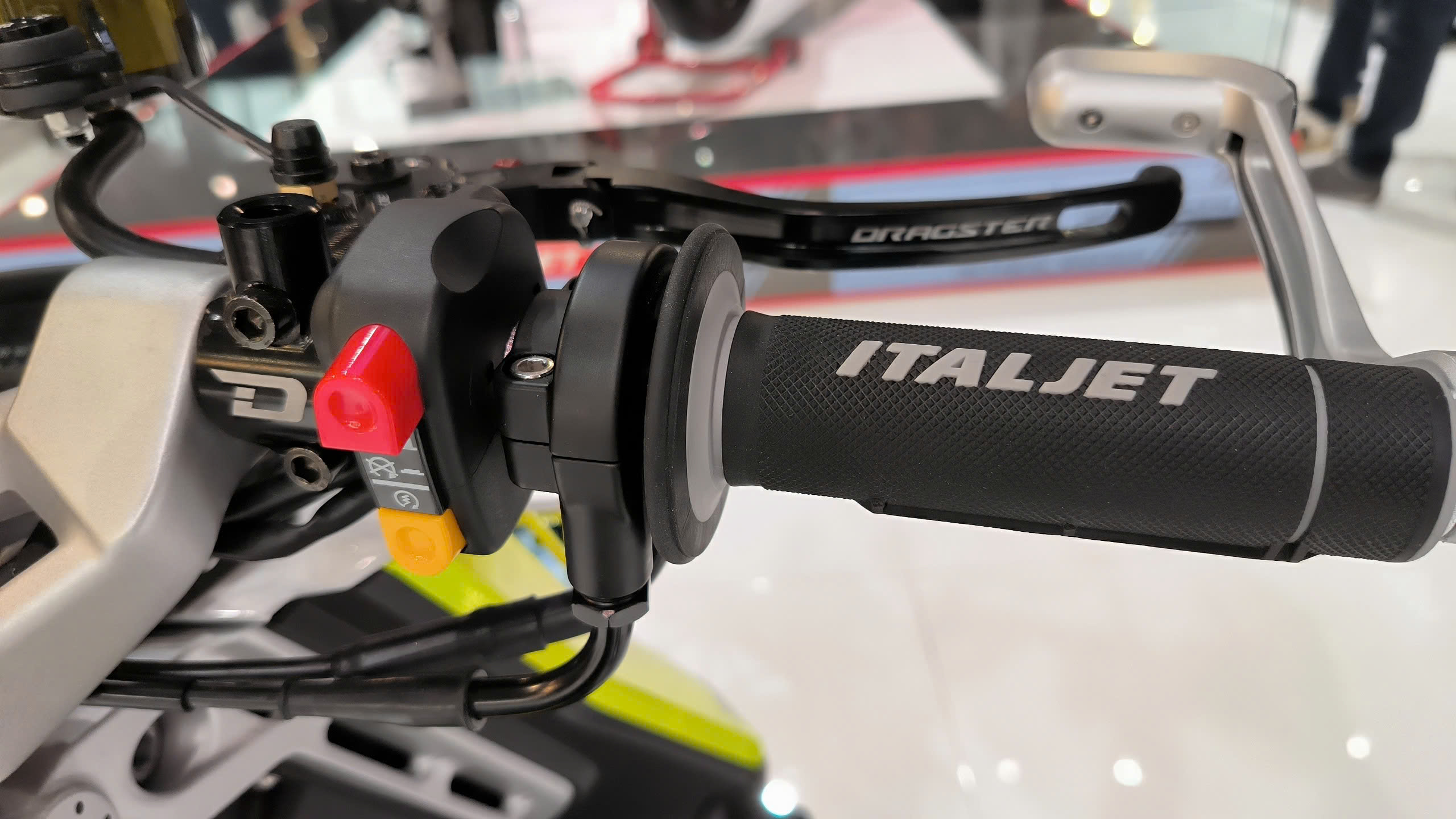 Italjet Dragster 300, Xe Tay Ga Thể Thao Thương Hiệu Từ Italy tại Đồng Tháp