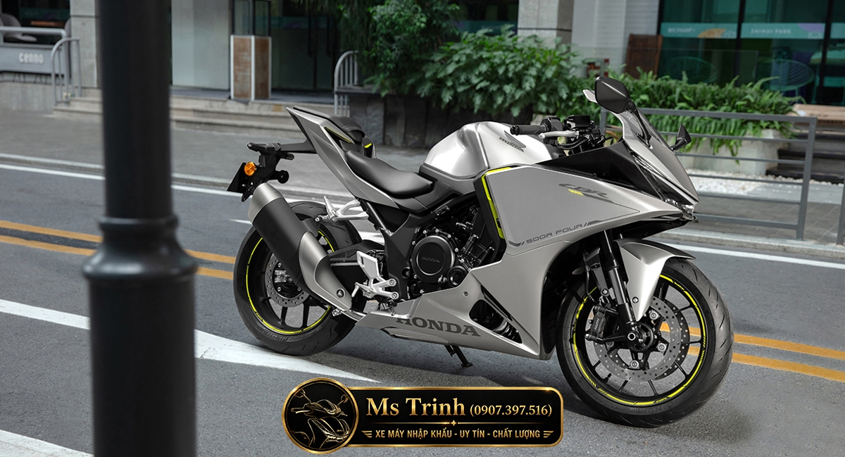 Honda CBR500R FOUR màu xám bạc tạo cảm giác hiện đại và cao cấp khi di chuyển trong phố Honda CBR500R FOUR E-Clutch màu xám bạc phù hợp khách thích sportbike hiện đại