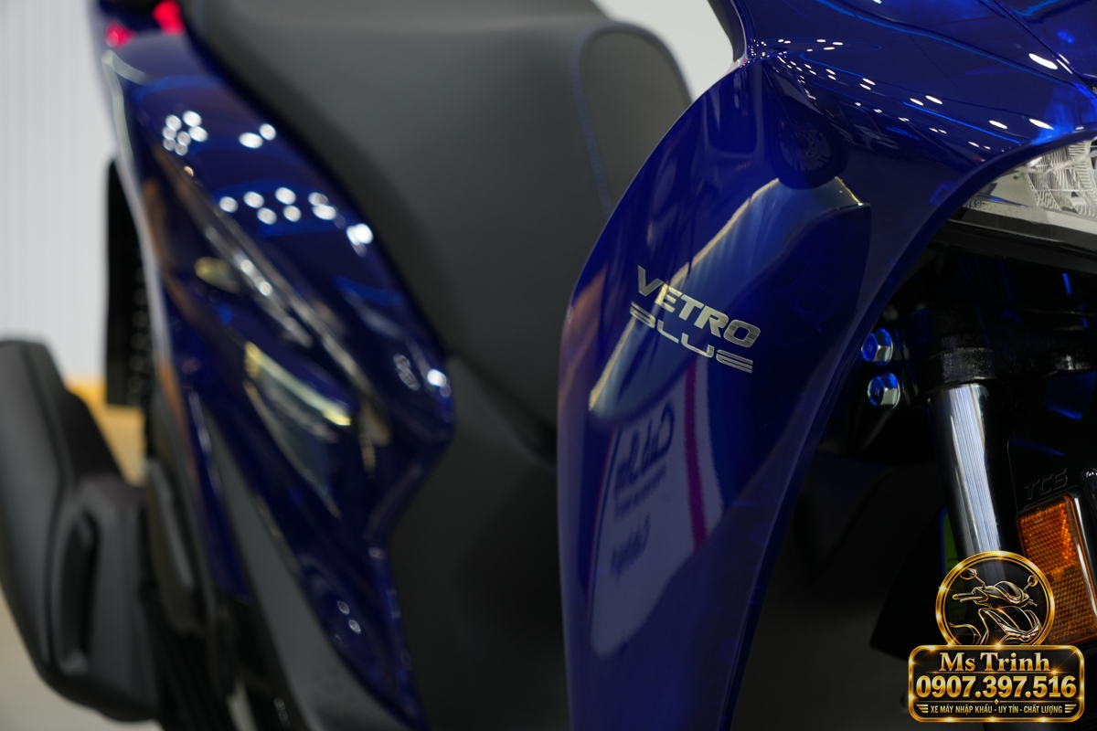 Ảnh chi tiết Honda SH150 Vetro Blue nhập khẩu Ý số 9746 Honda SH150 Vetro Blue nhập Ý trong bộ ảnh thực tế với sắc xanh Sapphire đặc trưng