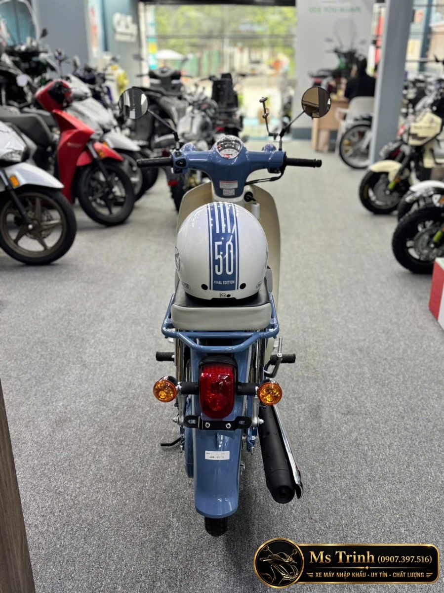 Honda Super Cub 50 Final Edition nhập Nhật nhìn từ phía sau