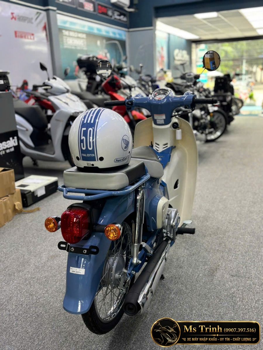 Honda Super Cub 50 Final Edition nhập Nhật nhìn từ phía sau