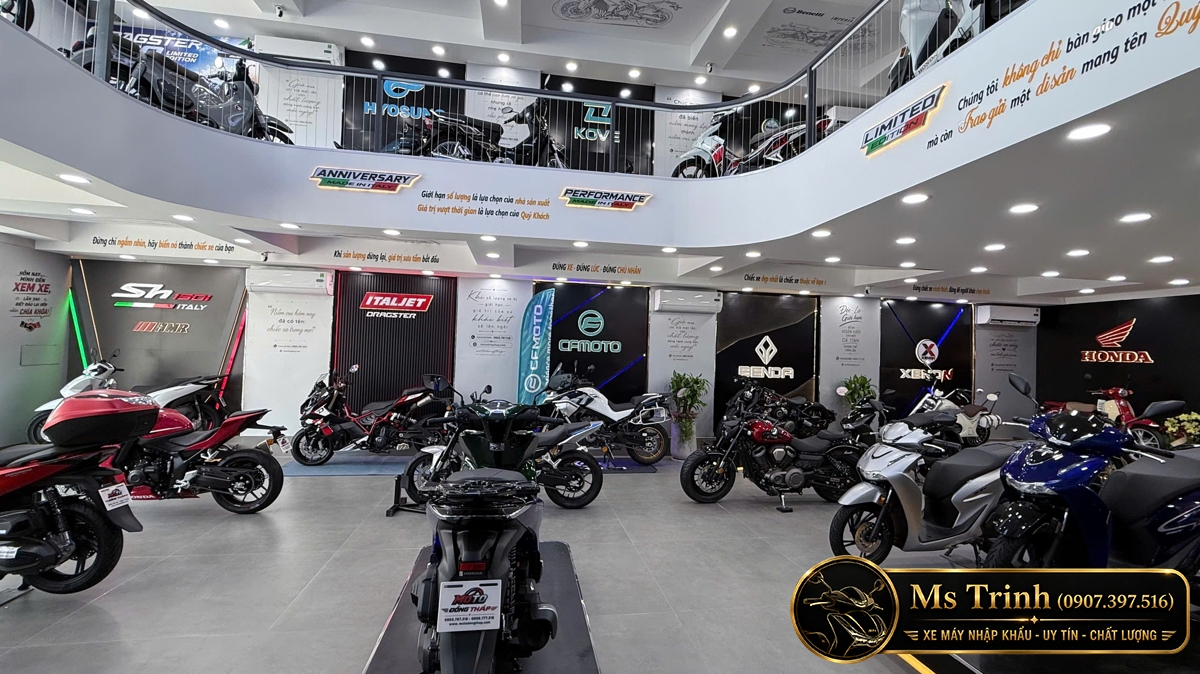 Khu vực xe tay ga và mô tô cao cấp bên trong Moto Đồng Tháp
