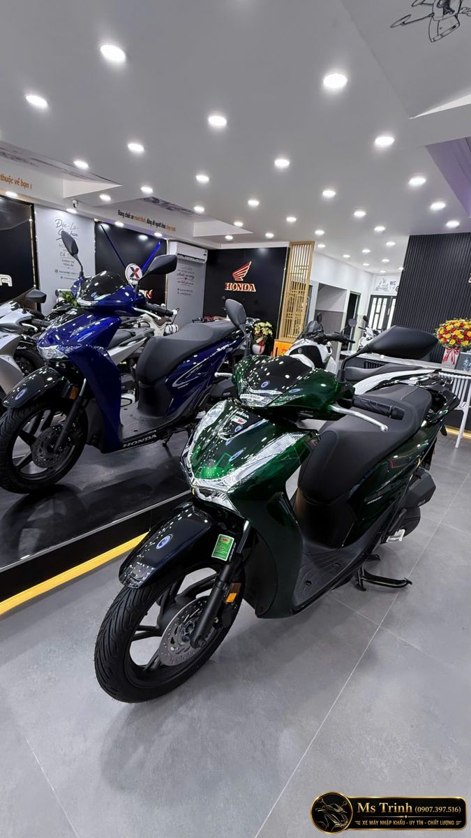 Tầng hai Moto Đồng Tháp với nhiều mẫu xe nhập khẩu và khu phụ kiện