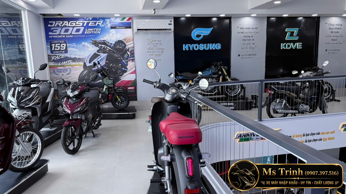 Khu trưng bày Hyosung Kove Benelli và Honda nhập khẩu tại tầng hai