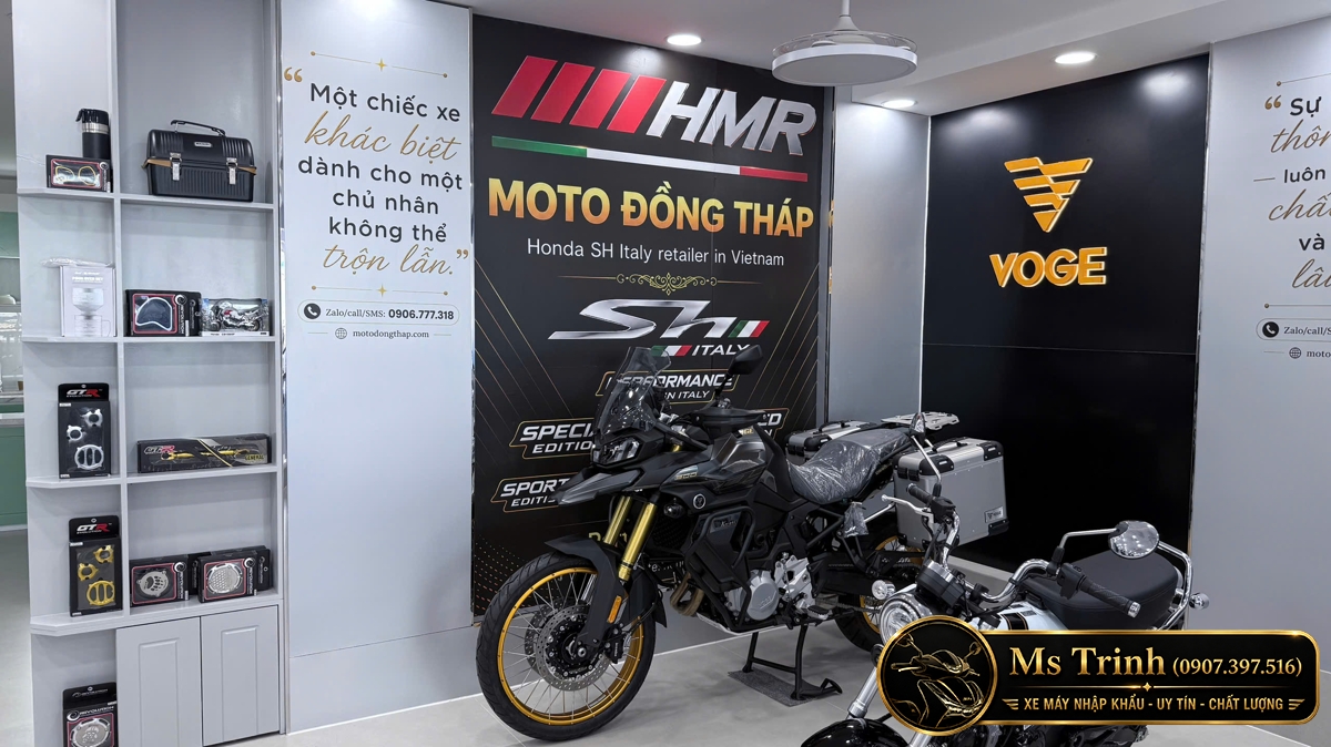 Honda SH150i Sporty màu trắng nhập khẩu trưng bày tại tầng hai Moto Đồng Tháp