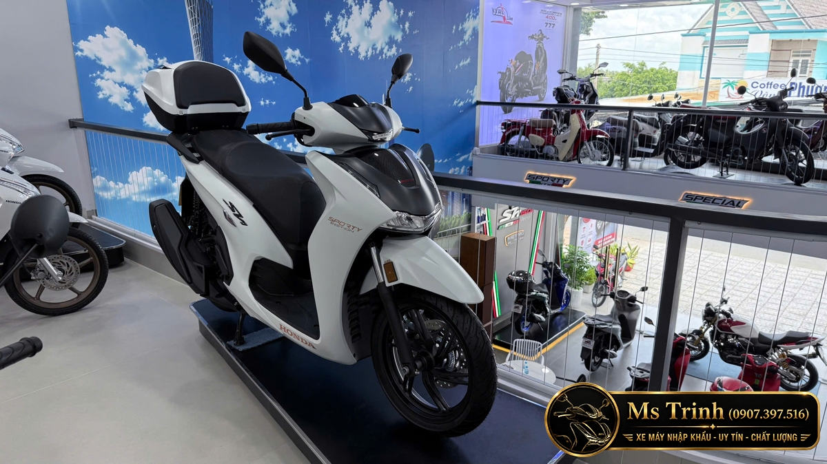 Honda SH150i Sporty nhập khẩu trưng bày tại khu vực tầng hai showroom Moto Đồng Tháp