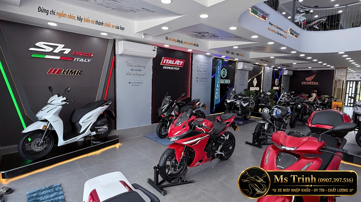 Khu trưng bày Honda SH150i Ý và mô tô thể thao tại Moto Đồng Tháp