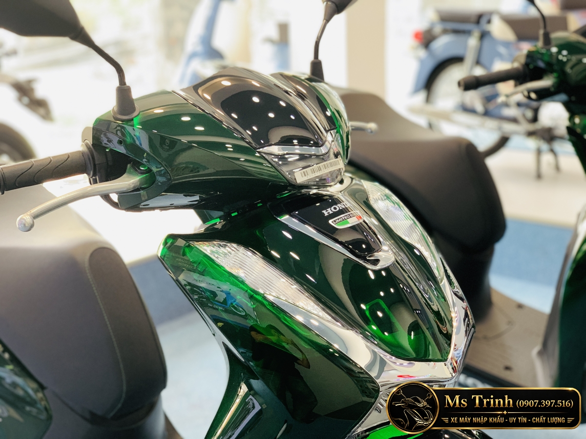 Mặt trước Honda SH150 Vetro Green Limited Edition xanh lục bảo