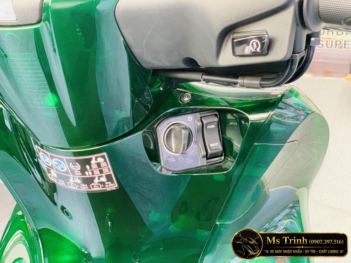 Khóa thông minh Smart Key trên Honda SH150 Vetro Green xanh lục bảo