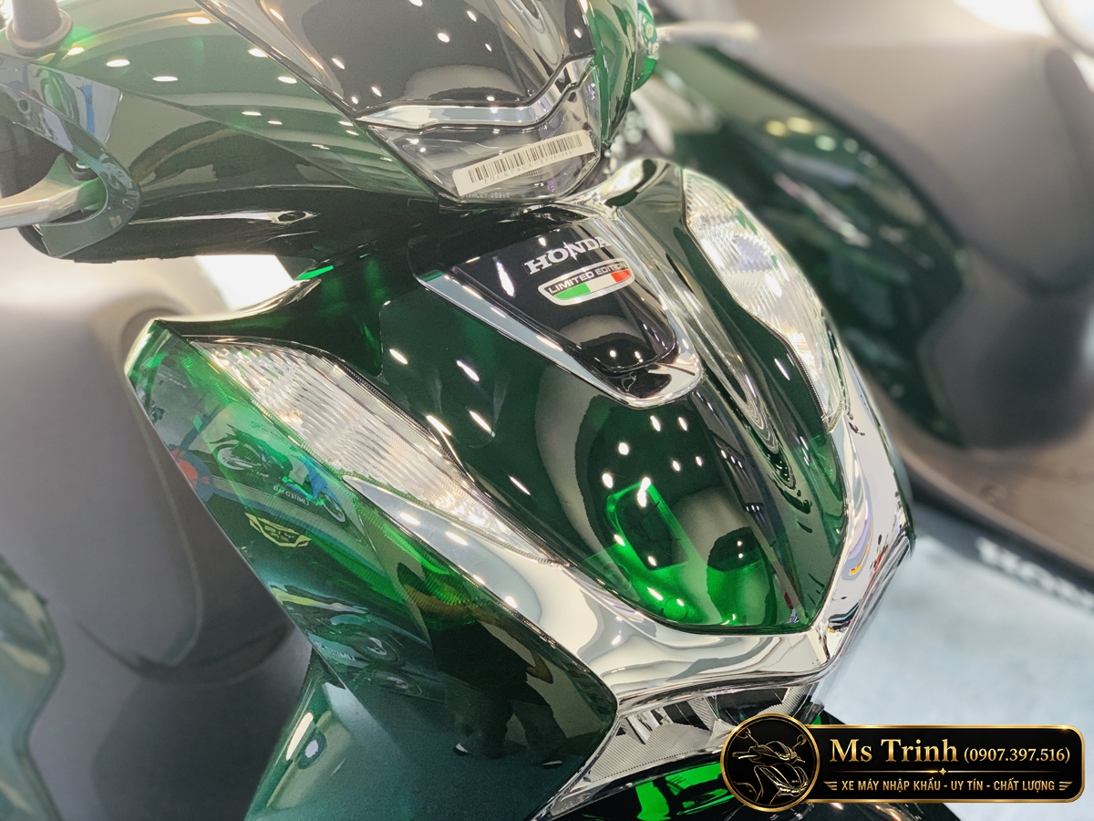 Tem Limited Edition trên mặt nạ Honda SH150 Vetro Green giới hạn 500 xe